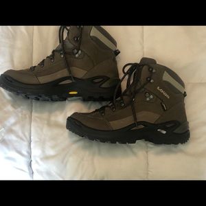 Women’s Hiking Boots